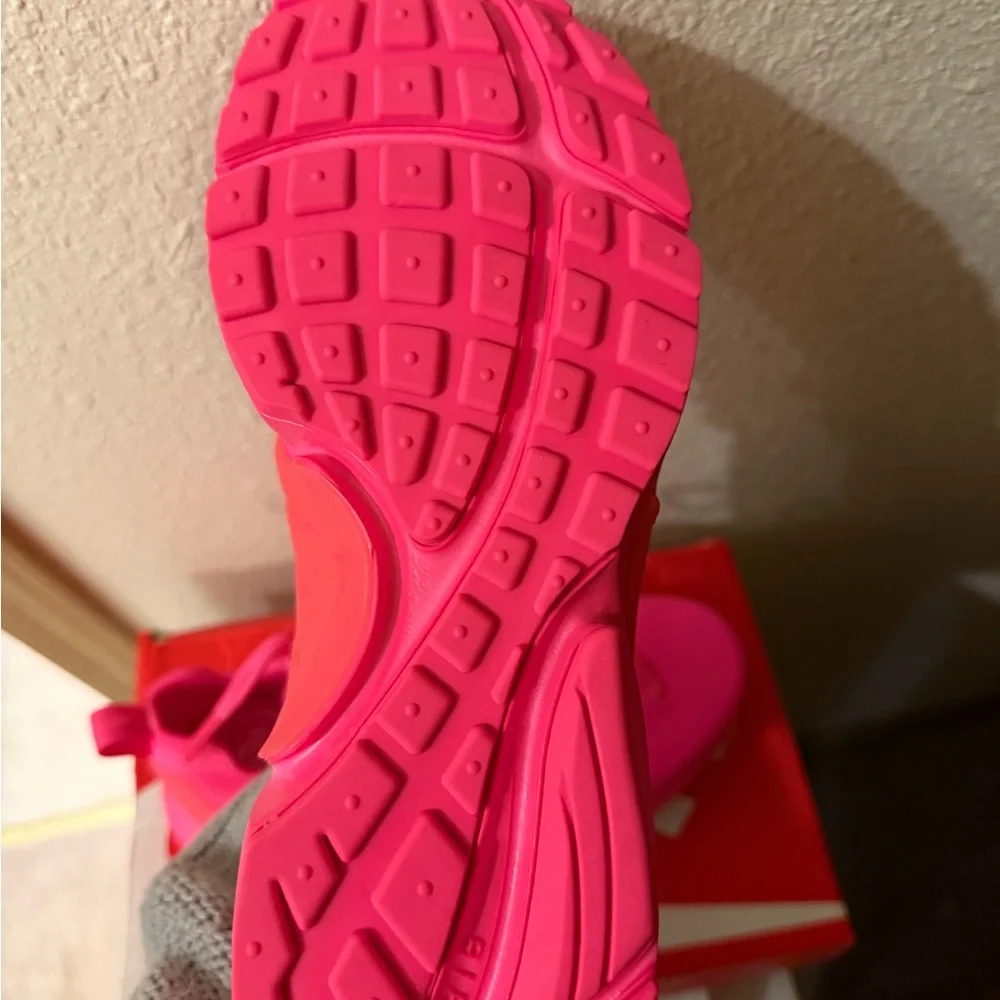 Nike Women's Bright Pink Sneakers - Picture 5 of 10